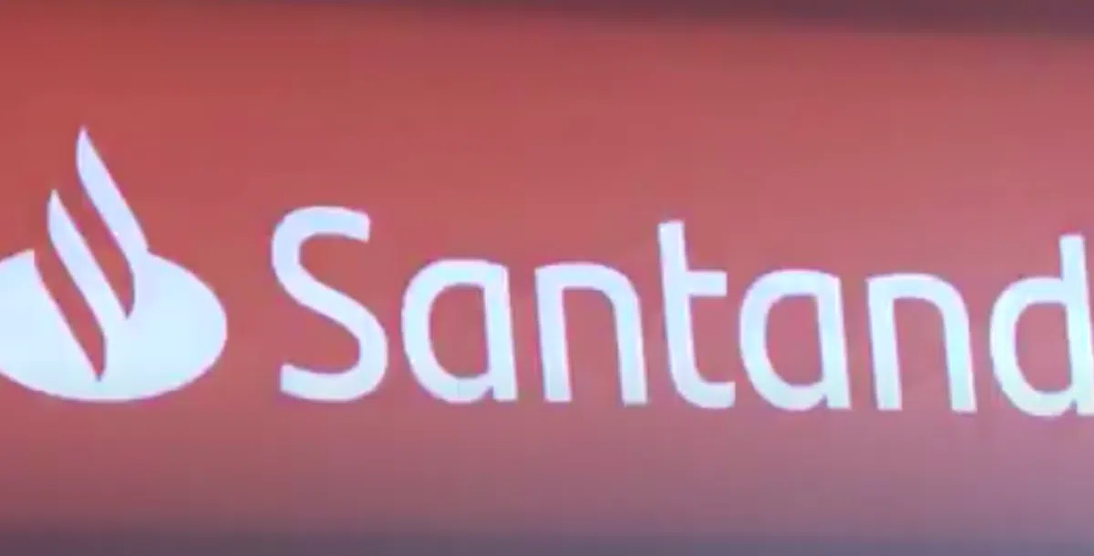 Банку Santander запретили брать комиссию за пополнение карт 