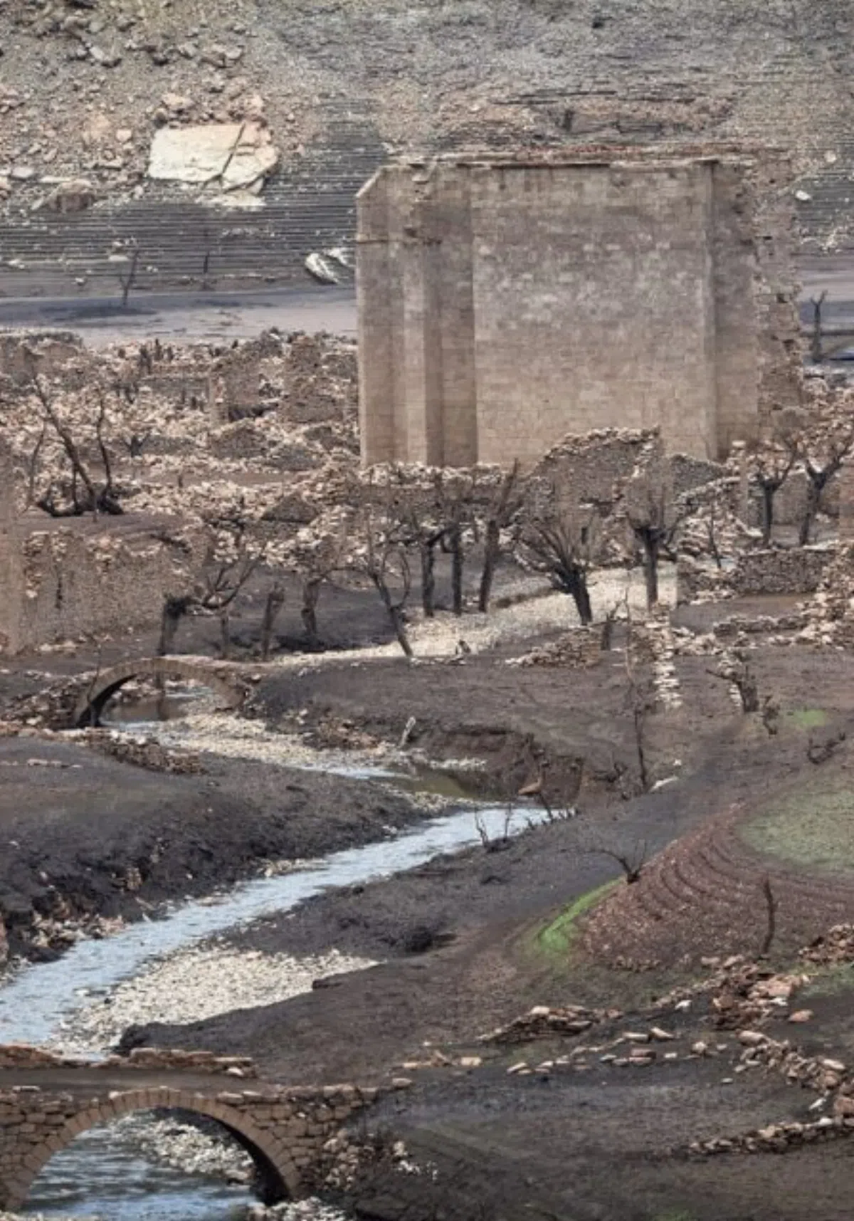 В Испании из воды показался затопленный город