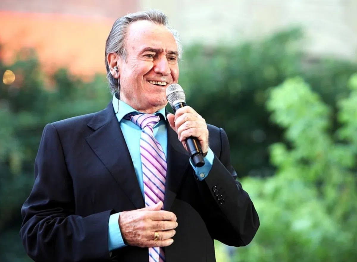 Скончался известный испанский певец Маноло Эскобар