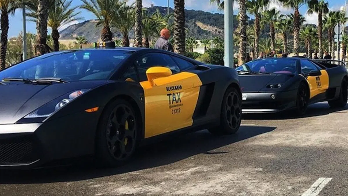 В Барселоне такси Lamborghini бесплатно покатали пассажиров