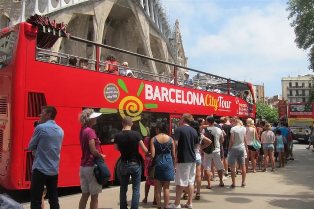 Компания Barcelona City Tour обзавелась первым в Испании двухэтажным автобусом-гибридом