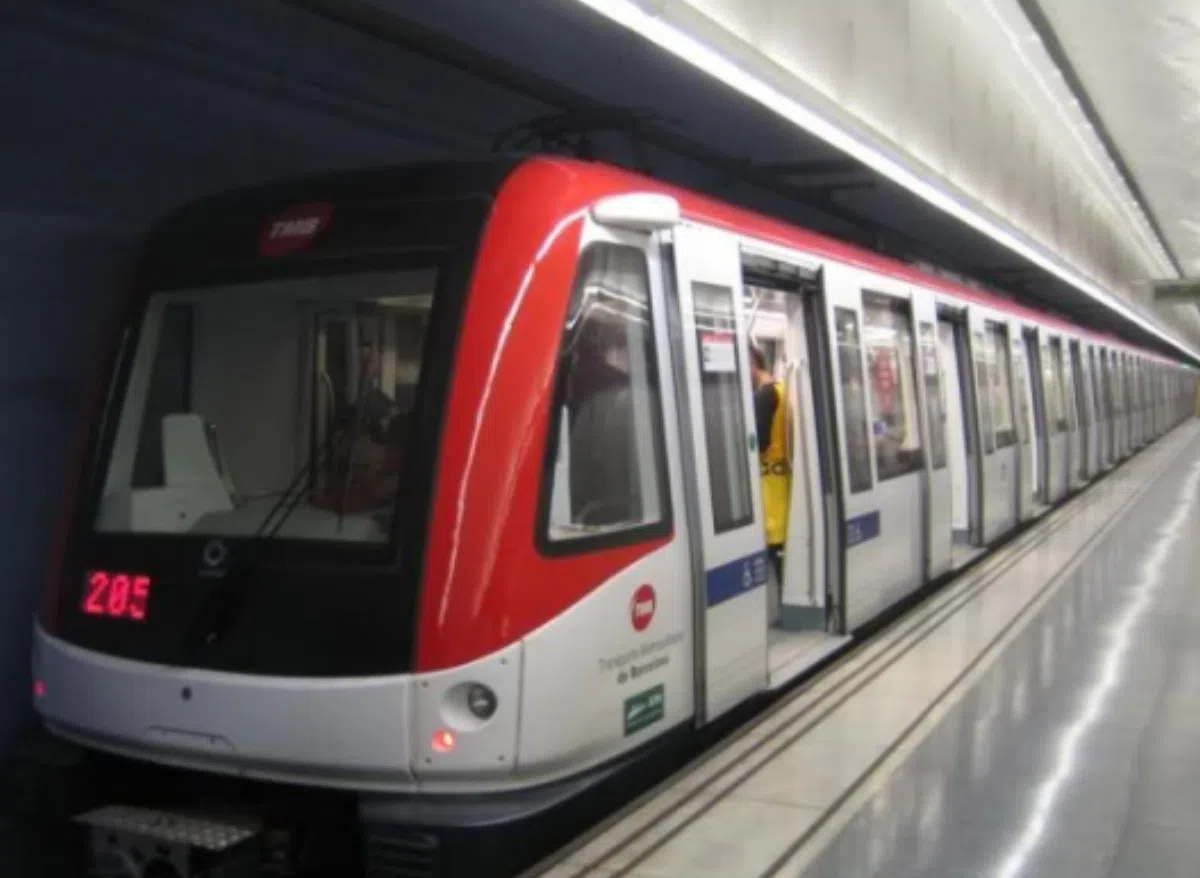 Добраться от центра Барселоны до аэропорта: метро, электрички и автобусы