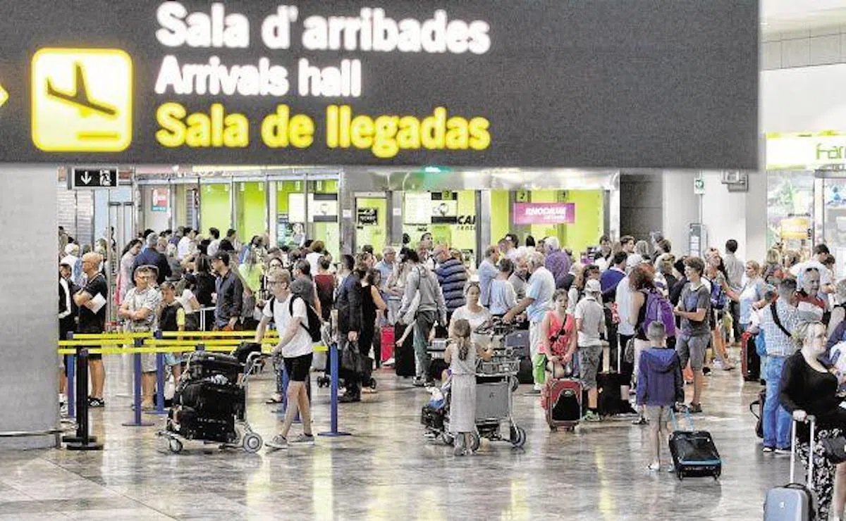 Каждый пятый россиянин готов эмигрировать. Многие - в Испанию