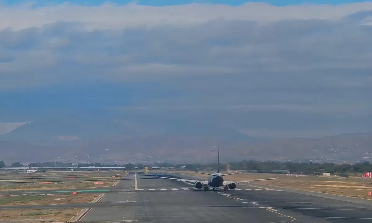 Неизвестный дрон парализовал аэропорт Малаги почти на час ✈