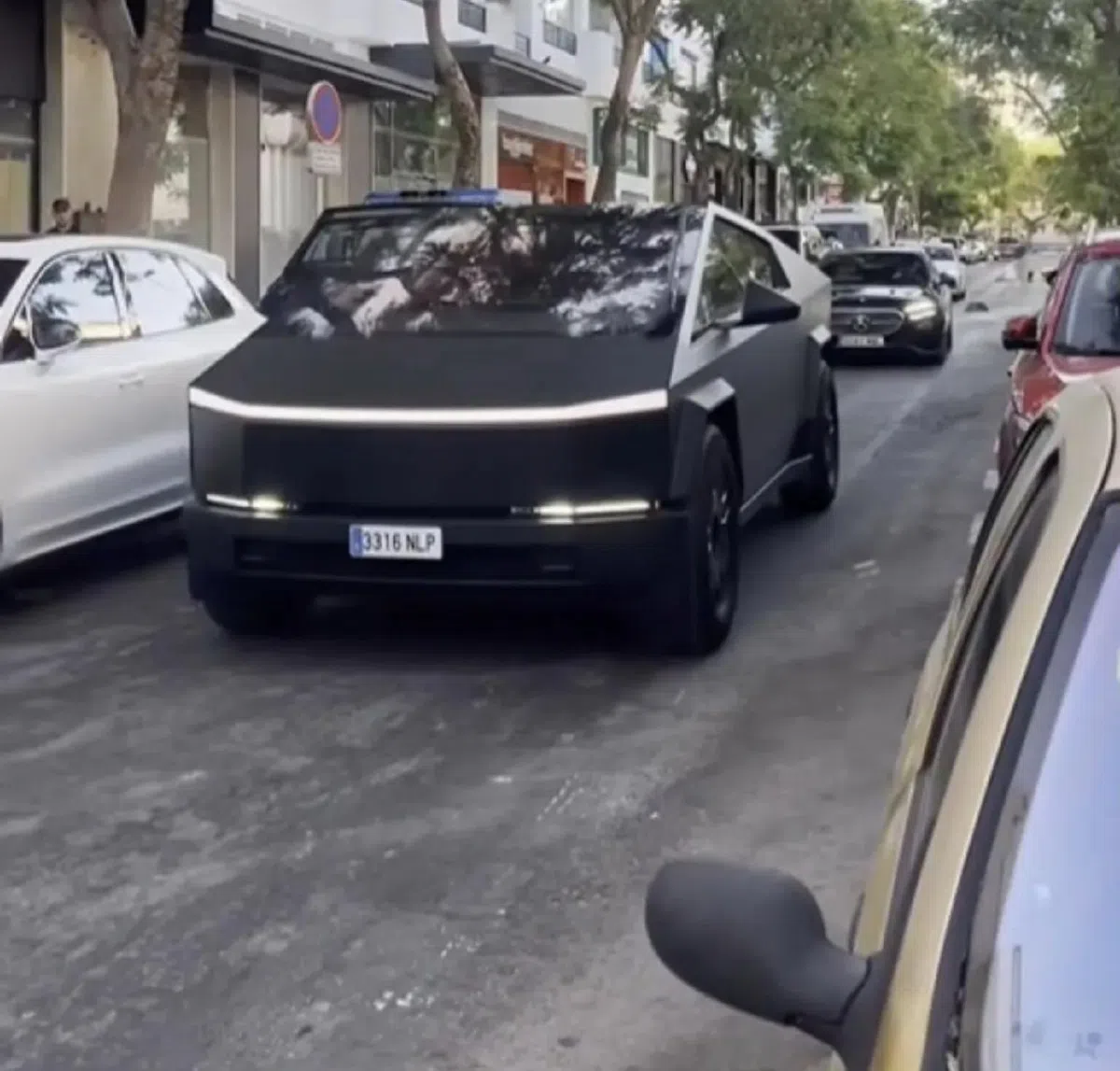 В Испании зарегистрировали первый Tesla Cybertruck
