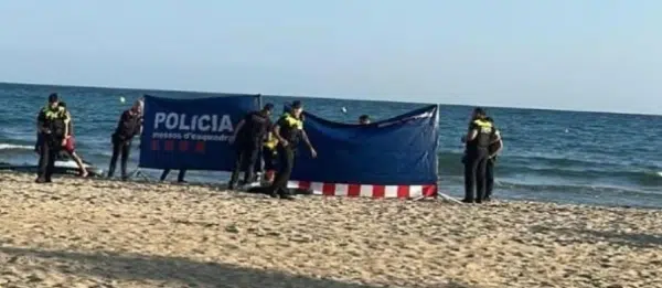 У побережья Таррагоны турист прыгнул в море с парома, чтобы доплыть до бара, и утонул