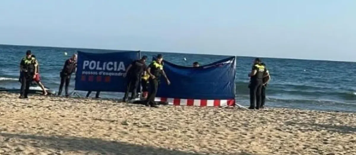 У побережья Таррагоны турист прыгнул в море с парома, чтобы доплыть до бара, и утонул