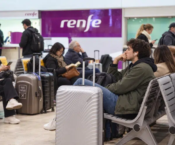 Renfe приостанавливает часть поездов в Каталонии из-за ливней