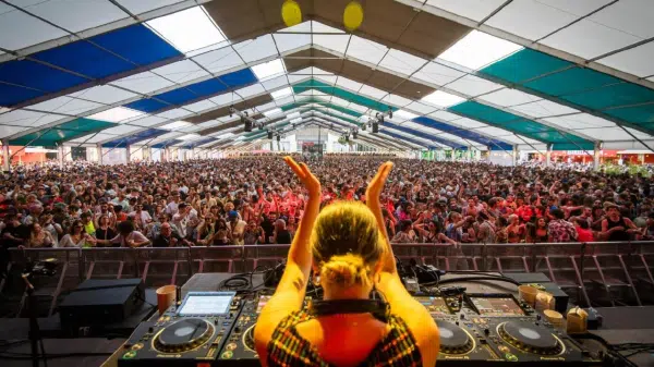 Дневной Sónar может переехать к морю