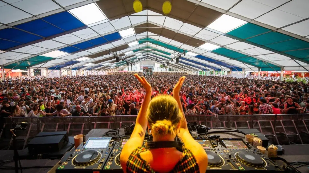Дневной Sónar может переехать к морю